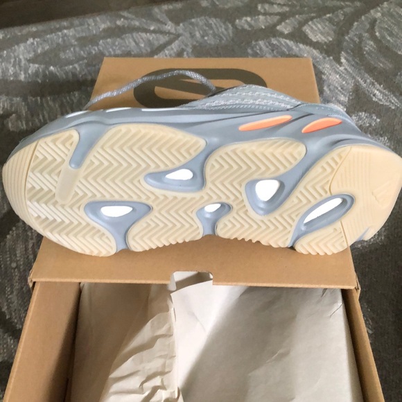 Adidas Yeezy - Picture 6 of 7